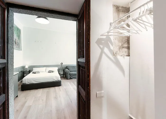 Millenium - House Of Travelers Guest house Como